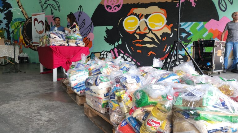 Fundo Social entrega alimentos do passeio ‘Pedalando Pela Vida’