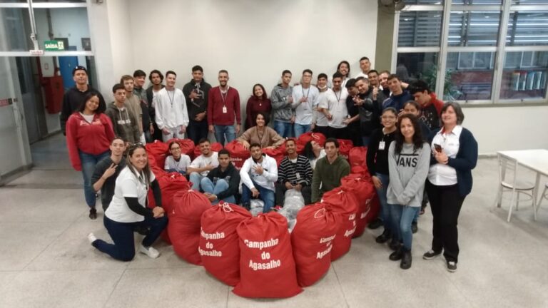 Senai doa agasalhos a famílias carentes de Cubatão