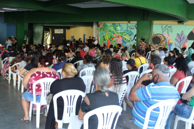 Prefeitura entrega mais 500 cestas básicas, cobertores e outros produtos a famílias carentes