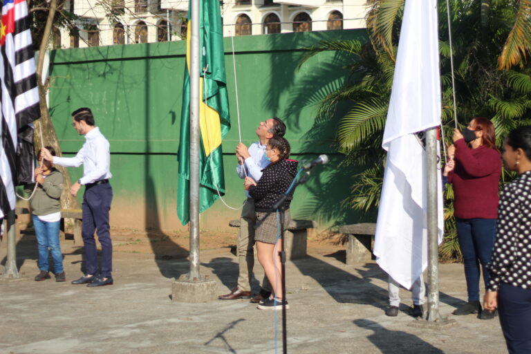 Hasteamento de bandeiras marca comemorações dos 200 anos da independência do Brasil