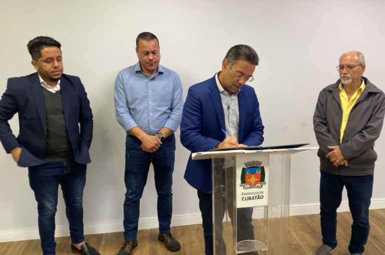 Prefeitura assina ordem de serviço para início da reforma da Praça do Costa Muniz