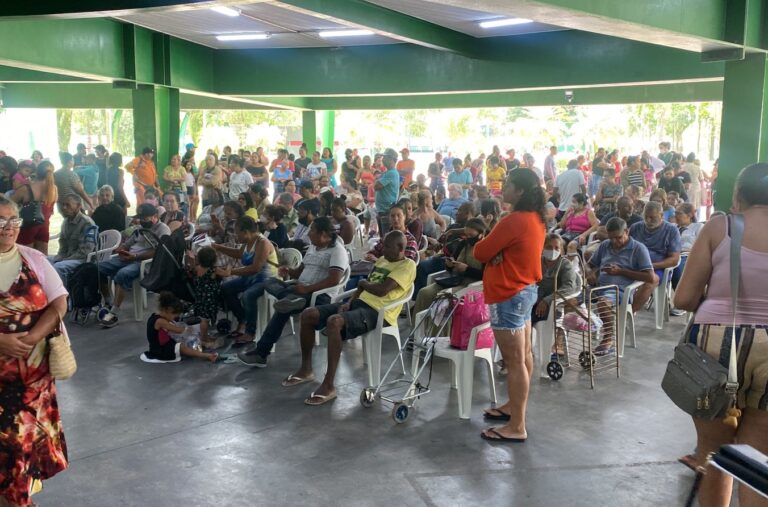 Prefeitura entrega 500 cestas de alimentos para famílias inscritas no CadÚnico