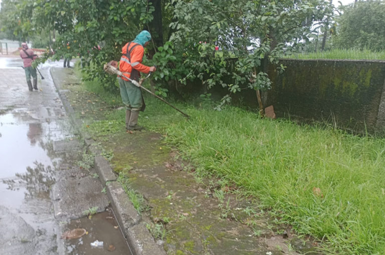Prefeitura realiza melhorias em diversos bairros da cidade