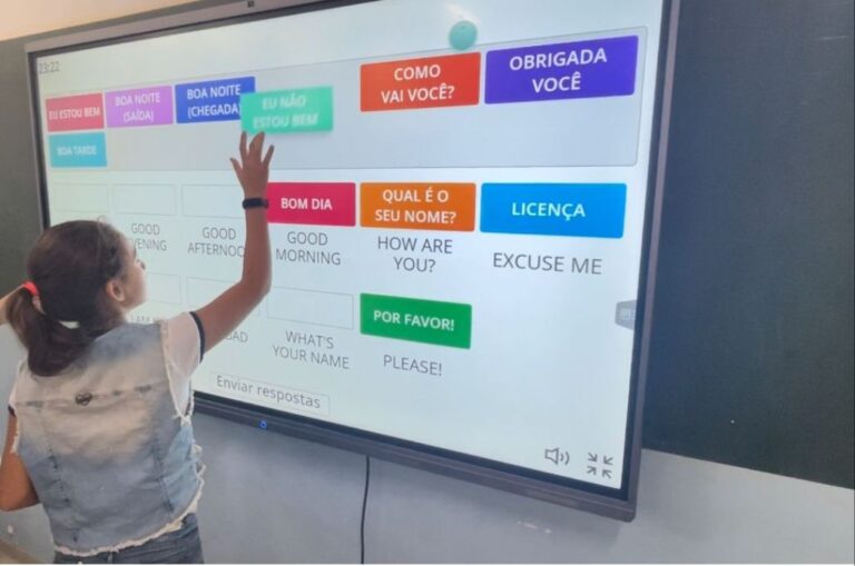 Pioneirismo: saem lousas de giz, entram telas e mesas interativas na rede municipal de ensino de Cubatão
