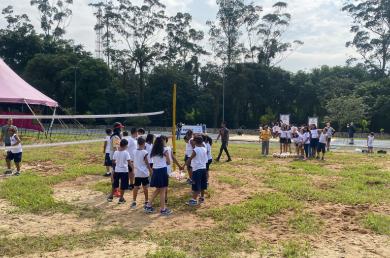 Alunos da rede municipal participam do Caravana das Artes e do Esporte