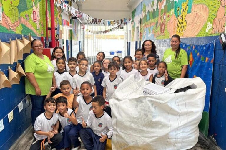 Mais de 3 toneladas de materiais recicláveis são coletados por alunos da UME Jayme João Olcese