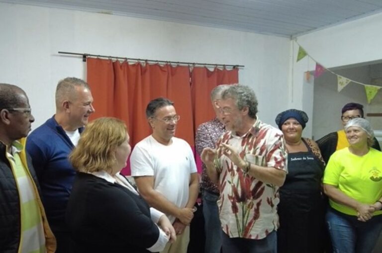 Jorge Melguizo conhece Cubatão e almoça em restaurante de economia solidária