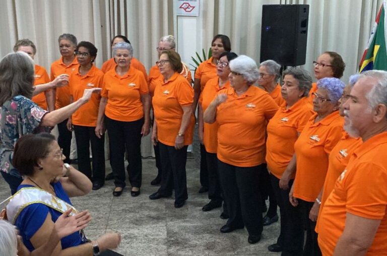 Coral Raízes da Serra emociona na abertura da ‘Semana da pessoa na Melhor Idade’, em Cubatão