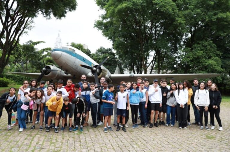 Mil alunos e profissionais da rede pública de ensino de Cubatão visitam o Museu Catavento