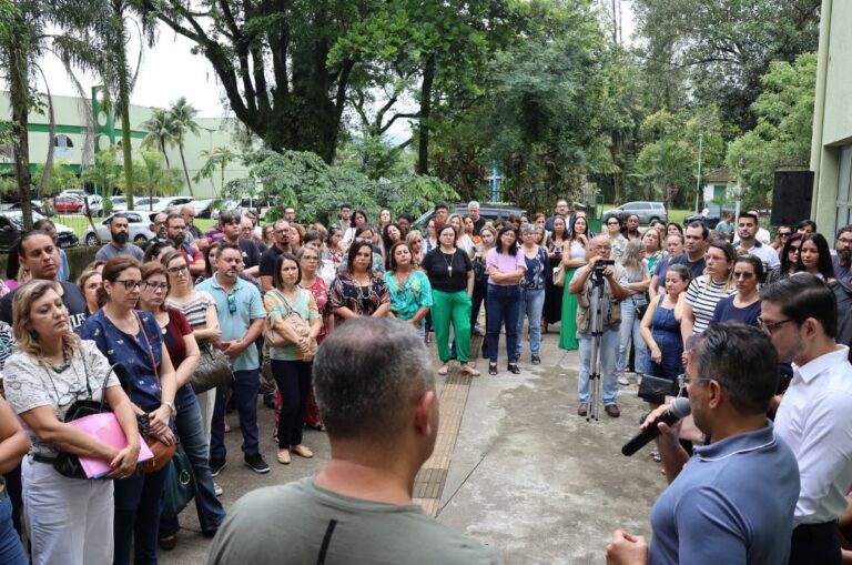 Prefeitura de Cubatão anuncia reajuste de 30% sobre o padrão de vencimento dos gestores da Educação