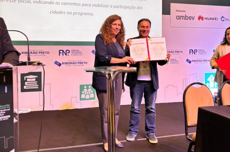 Prefeitura recebe doação definitiva das áreas dos núcleos São Pedro, Nhapium e São Benedito, na Ilha Caraguatá