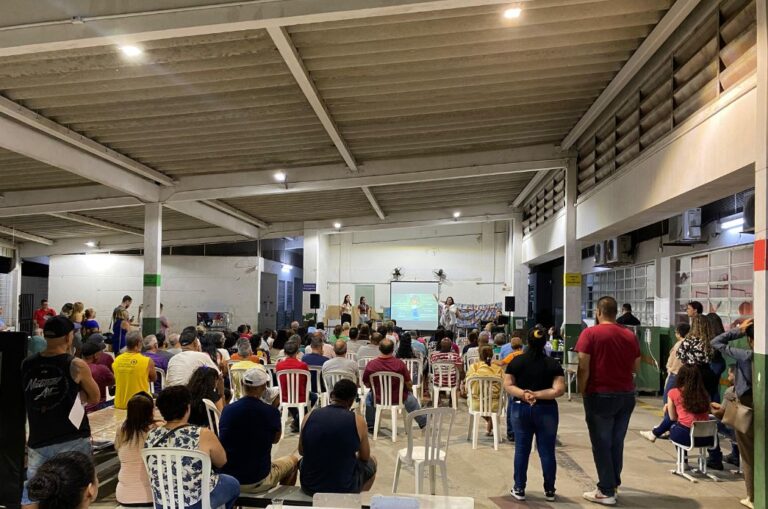 Regularização fundiária: reunião com moradores do Conjunto Afonso Schmidt foi nesta quinta (17)