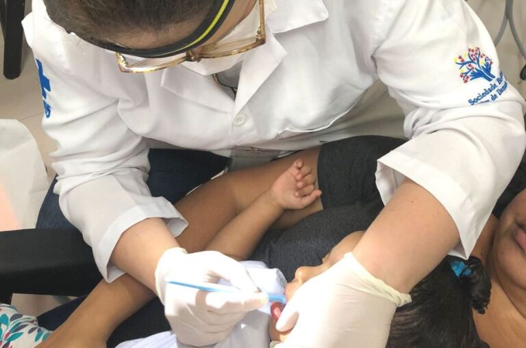 Ações de saúde bucal nas escolas municipais de Cubatão passam a contar com tratamento minimamente invasivo
