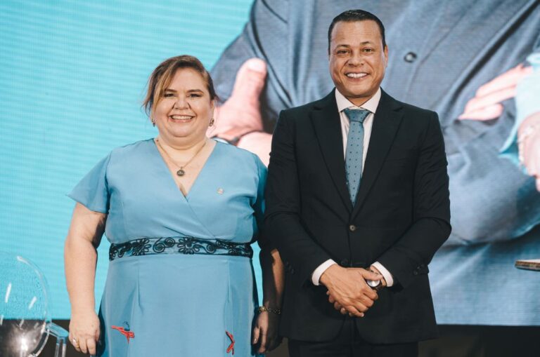 Prefeito César Nascimento e Vice Andrea Castro tomam posse em Cubatão no 1º dia do ano