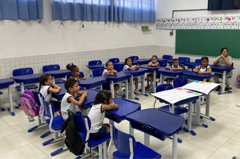 Cerca de 15 mil alunos da rede municipal de ensino voltaram às aulas nesta quinta (6)
