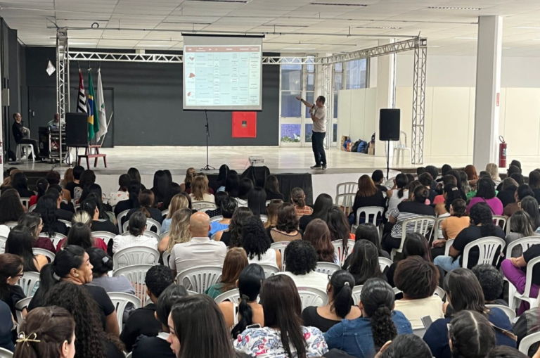 Parada Pedagógica da Educação Infantil I aborda Psicomotricidade e reúne mais de 400 profissionais da rede municipal