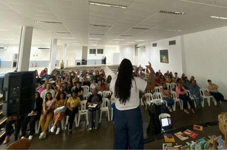 Parada Pedagógica em Cubatão leva educação antirracista cheia de arte e ancestralidade