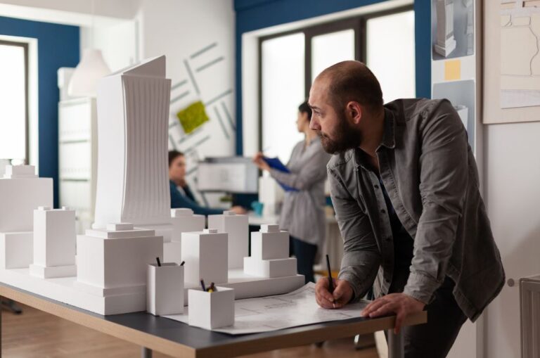 Projetos desenvolvidos por alunos de Arquitetura e Urbanismo da Unisantos em bairros de Cubatão são tema de exposição na cidade
