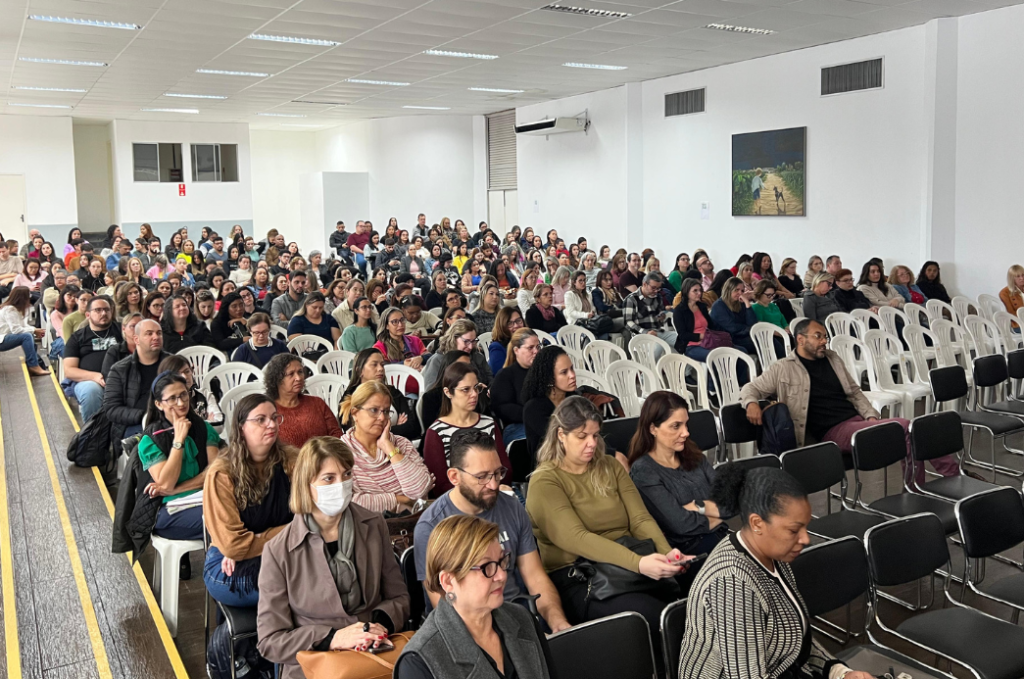 Parada Pedagógica debate alfabetização e letramento nesta quarta-feira (11)