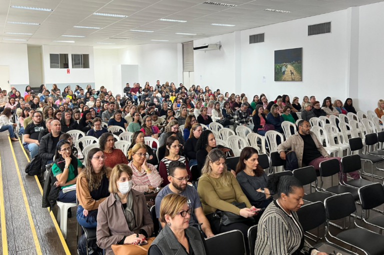 Parada Pedagógica debate alfabetização e letramento nesta quarta-feira (11)
