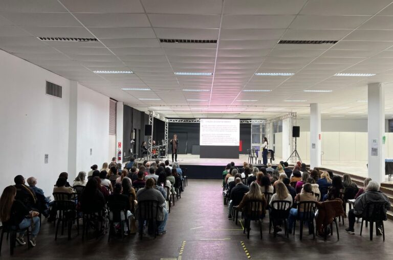 Parada pedagógica promove oficinas para quase 700 professores da rede municipal