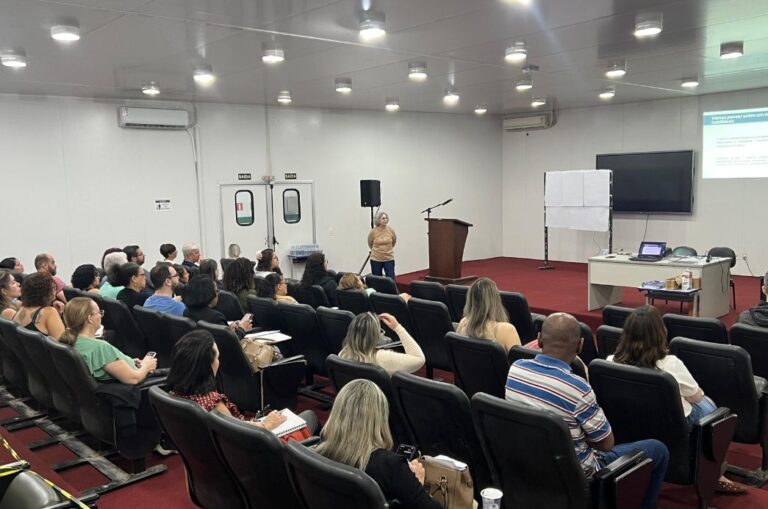Professores de matemática e gestores da rede municipal de ensino participam de parada pedagógica