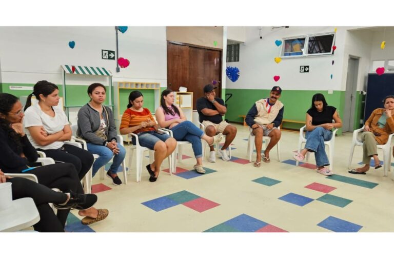 Cubatão promove “Café com Especialista” para fortalecer vínculos entre escola e famílias