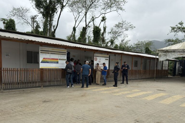 Fiscalização da Prefeitura autua empresas e embarga obras operadas pela MRS Logística na cidade