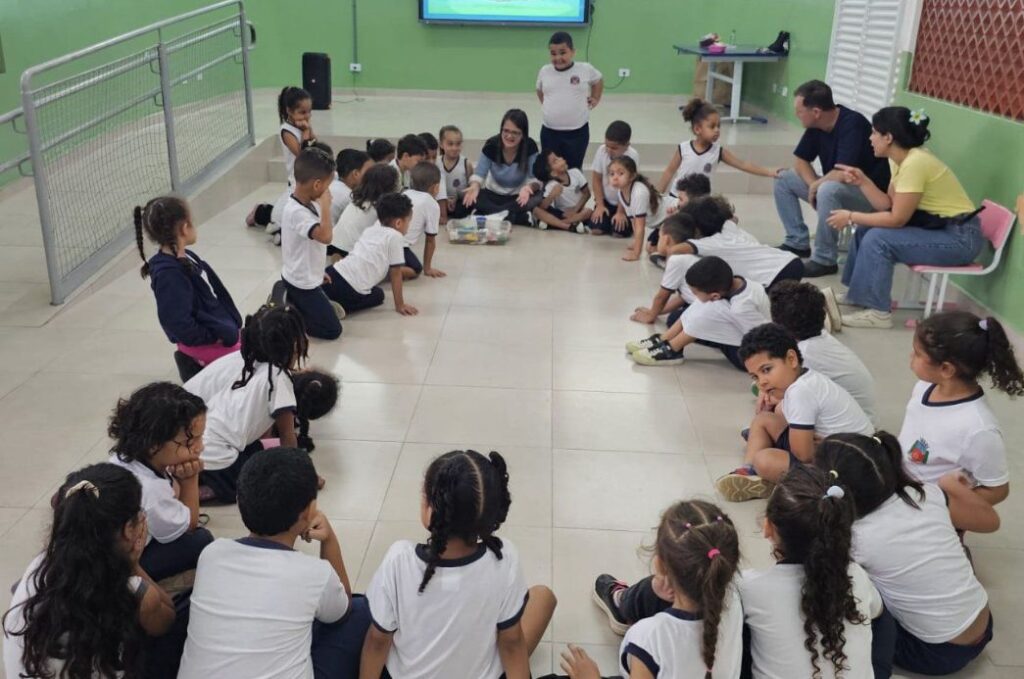 Cubatão promove ação de educação ambiental sobre a importância da água nas escolas municipais