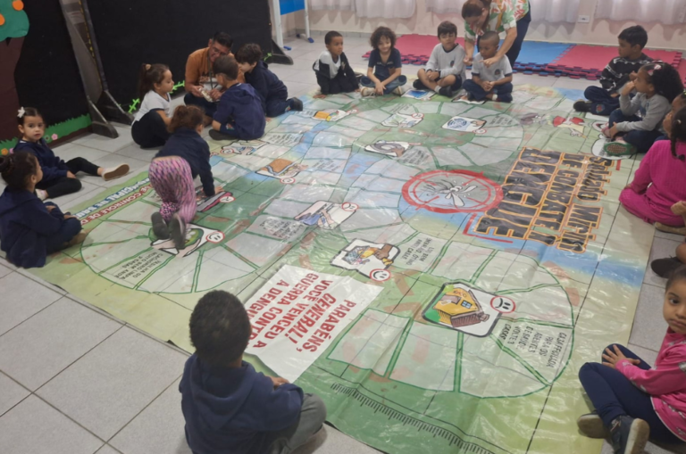 Crianças do ensino municipal participam de jogo educativo sobre dengue e arboviroses