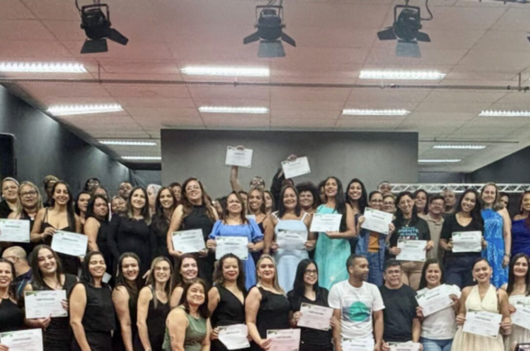 Agentes comunitários de Saúde e agentes de controle de endemias celebram formação técnica
