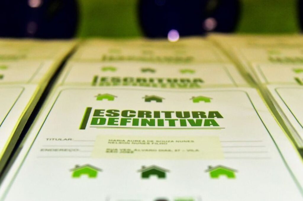 Habitação: Moradores de quatro bairros recebem escrituras definitivas nesta quarta-feira (11)