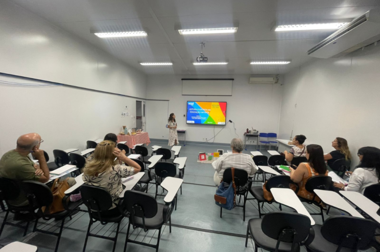 Professores e gestores educacionais participam de programa focado na prática de leitura para alunos