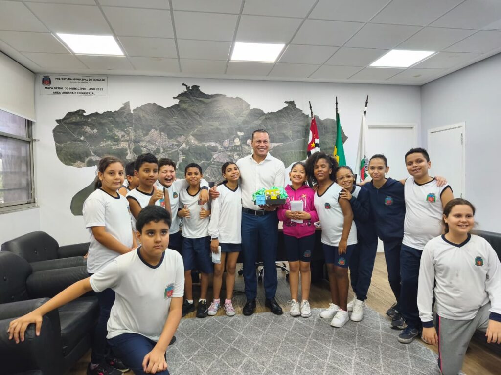 ‘Rolê na Prefeitura’: alunos do 5º ano da UME Alagoas visitam o Paço Municipal