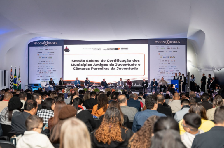 Cubatão recebe certificado ‘Município Amigo da Juventude’ em evento estadual