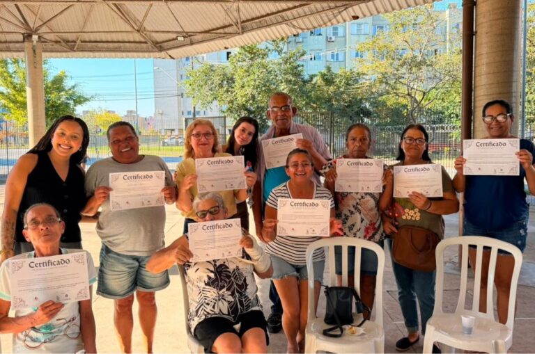 Em Cubatão, participantes de grupo antitabagismo abandonam cigarro
