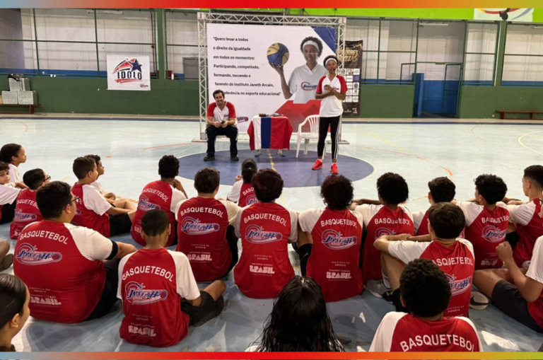 Ex-jogadora da Seleção Brasileira de basquete, Janeth Arcain visita atletas em Cubatão