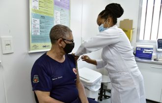 Vacinação COVID-19 na UBS Vila Nova na manhã desta quarta (03)